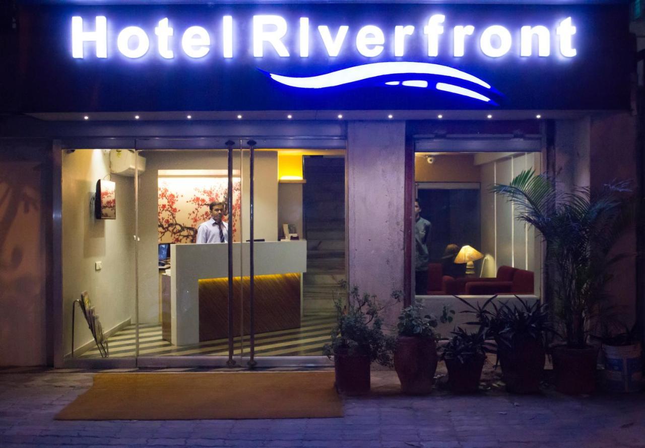 Hotel Riverfront Ahmedabad Bagian luar foto
